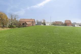 Strategically located along the Moorseelsesteenweg on the Vossemolen in Rumbeke, between house numbers 136 and 152 and near Beitem, is this subdivision with 5 spacious plots of land. The location combines easy accessibility via the N36 and E403 with the immediate vicinity of AZ Delta, Bergmolenbos, Sterrebos and the center of Rumbeke.LOT 5 is a plot of 2,176 m², suitable for the construction of an open building. With a street width of approximately 26 meters and a depth of approximately 81 meters, this plot offers a spacious construction area of 14 meters wide and 22 meters deep. The west-facing garden enjoys afternoon and evening sun and borders the back of an agricultural zone with a permanent open view.According to regulations, up to 40% ancillary activities linked to living are possible, ideal for the office, practice, liberal profession or services. Thanks to its location, you can enjoy optimal visibility and accessibility.In addition, the following lots are available in this subdivision: Lot 1:1,661 m² | Lot 2:1,698 m² | Lot 3:1,674 m² | Lot 4:1,649 m² | Lot 5:2,176 m².A unique opportunity to build in a spacious and future-oriented way at a strategic location. You will soon be living here easily accessible and with a permanently open feeling thanks to the unobstructed rear view.