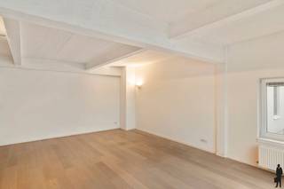 Lichtrijk appartement met terras in het centrum van AntwerpenWonen in het centrum van Antwerpen betekent leven tussen gezellige pleinen, goede...