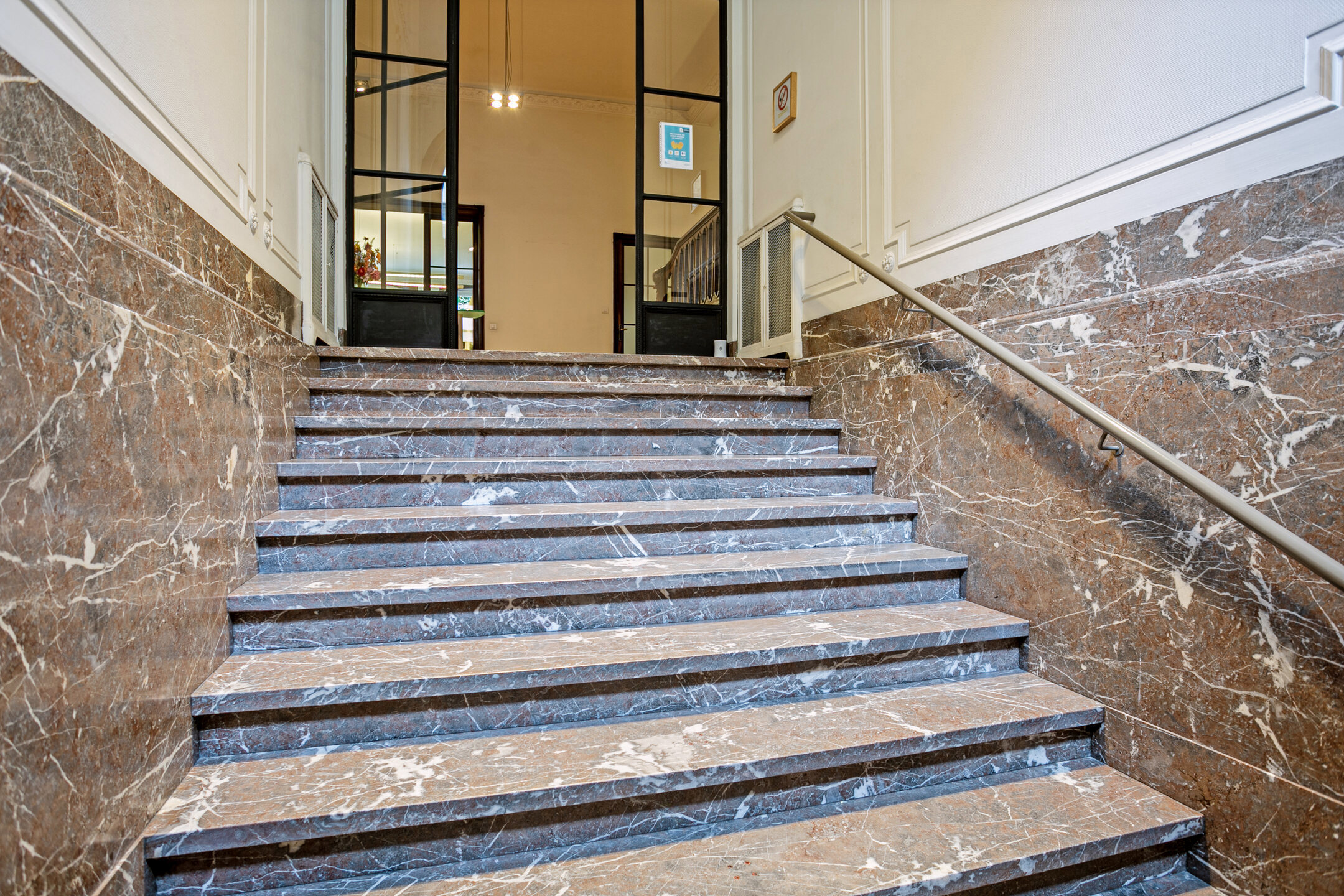 ANTWERPEN - Majestueus gebouw met parking - foto 5