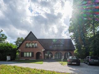 Deze vrijstaande villa bevindt zich op een perceel grond van 1.486 m² en is gunstig gelegen in woonpark/parkgebied in Sint-Denijs-Westrem. Hier...