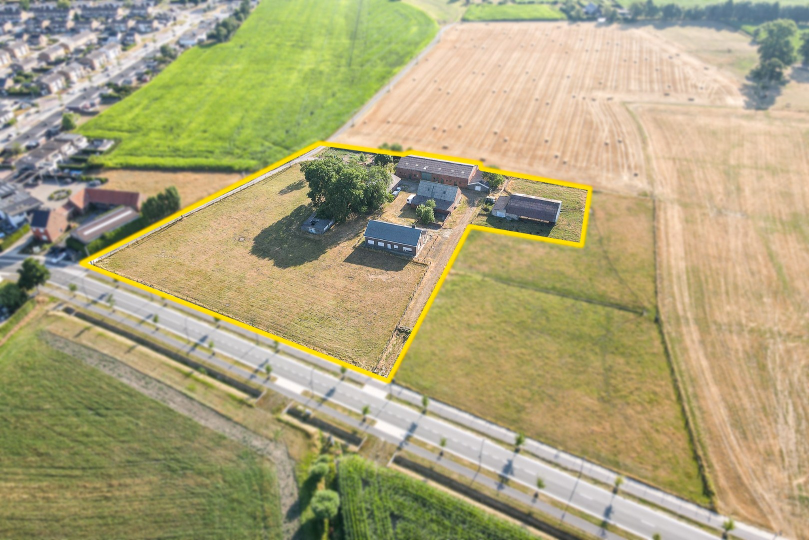 Hoeve "De Roeste Scheure" op een perceel van ca. 12.762 m² te Zedelgem - foto 1