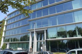 Wij bieden kantoorruimte met veel lichtinval te huur aan van 552m² op de 1ste verdieping van een modern kantoorgebouw. Er is een lift aanwezig...