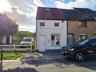 WSB-immo stelt u met plezier deze centraal gelegen woning te Ninove (Meerbeke) voor.Een woning met weinig onderhoud en tal van mogelijkheden achter...