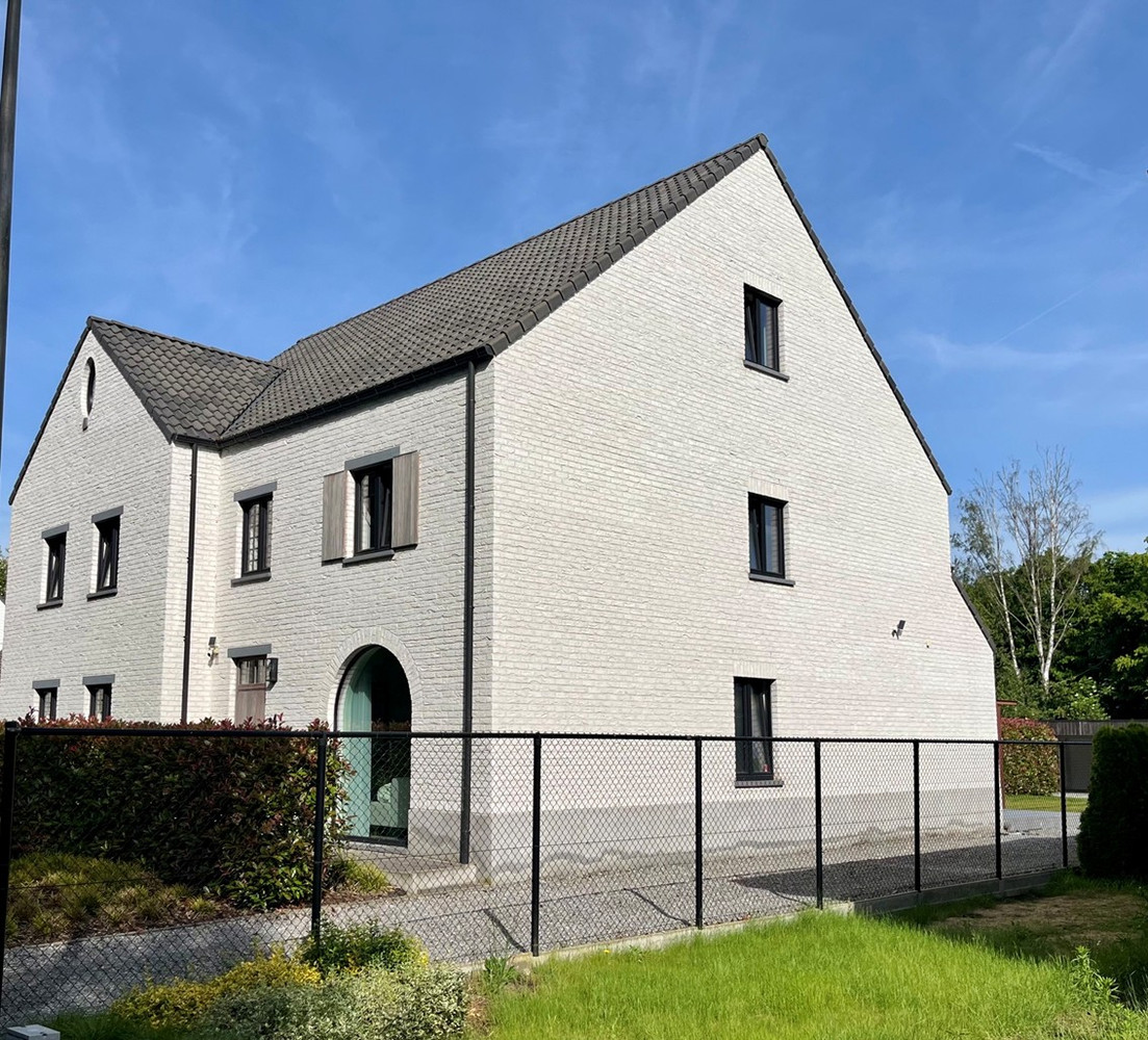 Elegante woning op 538 M2 nabij het centrum van Neeroeteren. - foto 3