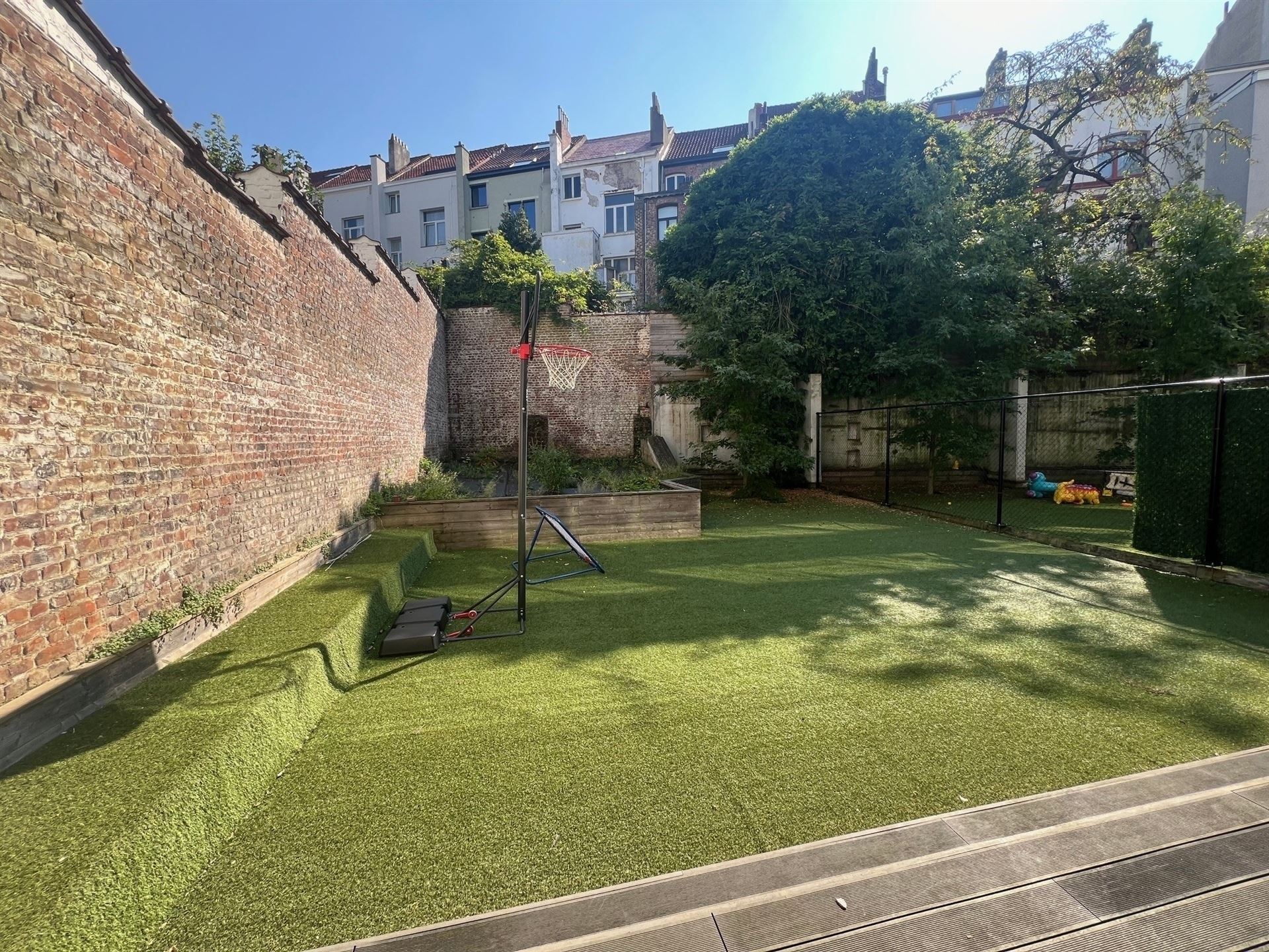 Prachtig recent 2 slaapkamer gelijkvloers appartement in de Europese wijk - foto 3