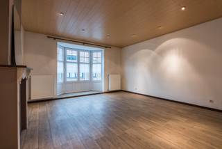 Op wandelafstand van het centrum van Diksmuide bevindt zich deze charmante en goed onderhouden burgerwoning, bestaande uit twee...