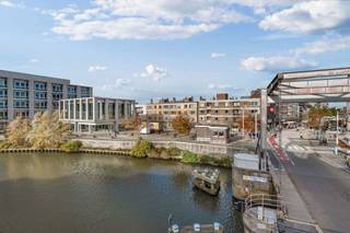 In het hart van Deinze, op wandelafstand van de markt, winkels en gezellige horecazaken, bevindt zich dit instapklare appartement van ca. 92 m²...