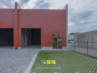 <p><span><span><strong>UNIT 15 GELEGEN IN BEDRIJVENPARK MANEBORN TE MAASMECHELEN.</strong><br /><br /></span><span><strong>ALGEMEEN</strong><br /></span><span>Dit nieuwe bedrijvencomplex omvat 2 fases met in totaal 23 KMO-units. Fase 1 omvat 11 units waarvan de bouw reeds gestart is. In een 2de fase worden nog eens 8 bijkomende units gebouwd.<br /><br />Deze site is gelegen op het industrieterrein "Oude Bunders" te Maasmechelen en geniet van een vlotte verbinding met de E314.<br /><br /><span><strong>CONCIERGEWONING</strong></span><br /><span>Unit 1 is gelegen aan de voorzijde van de bedrijvensite en omvat een bedrijfshal van 125m² met een conciërgewoning van 152m².</span></span></span><br /><br /><span><strong><span>KENMERKEN UNITS<br /></span></strong><span>- </span><span>sectionaalpoort</span><span>: 4.00m breed x 4.20m hoog<br />- loopdeur met bovenlicht <br /></span><span>- vrije hoogte: 6m<br /></span><span>- gepolierde betonvloer<br /></span><span>- lichtstraat met RWA<br /><br /></span><span><strong>3D RENDERS</strong><br /></span><span>De 3D beelden zijn slechts indicatief en kunnen bijgevolg niet als bindend worden beschouwd.<br /><br /></span><span>Bekijkt u deze advertentie via een aanverwante vastgoedsite, surf dan zeker naar onze website <strong>www.N78vastgoed.be</strong> voor een uitgebreide beschrijving en foto's. Meer info: <strong>+32 (0)89 86 18 88</strong> of <strong>info@N78vastgoed.be.</strong></span></span></p>