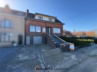 Landelijk gelegen woning op 722m² grond opp. en 228 woon opp. te Ledegem met 3 slaapkamers