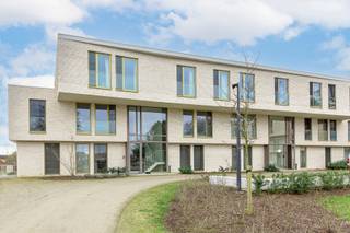 Exclusief duplexappartement met luxe en panoramisch uitzichtDit unieke appartement ademt elegantie en comfort. De combinatie van ruimtelijkheid,...