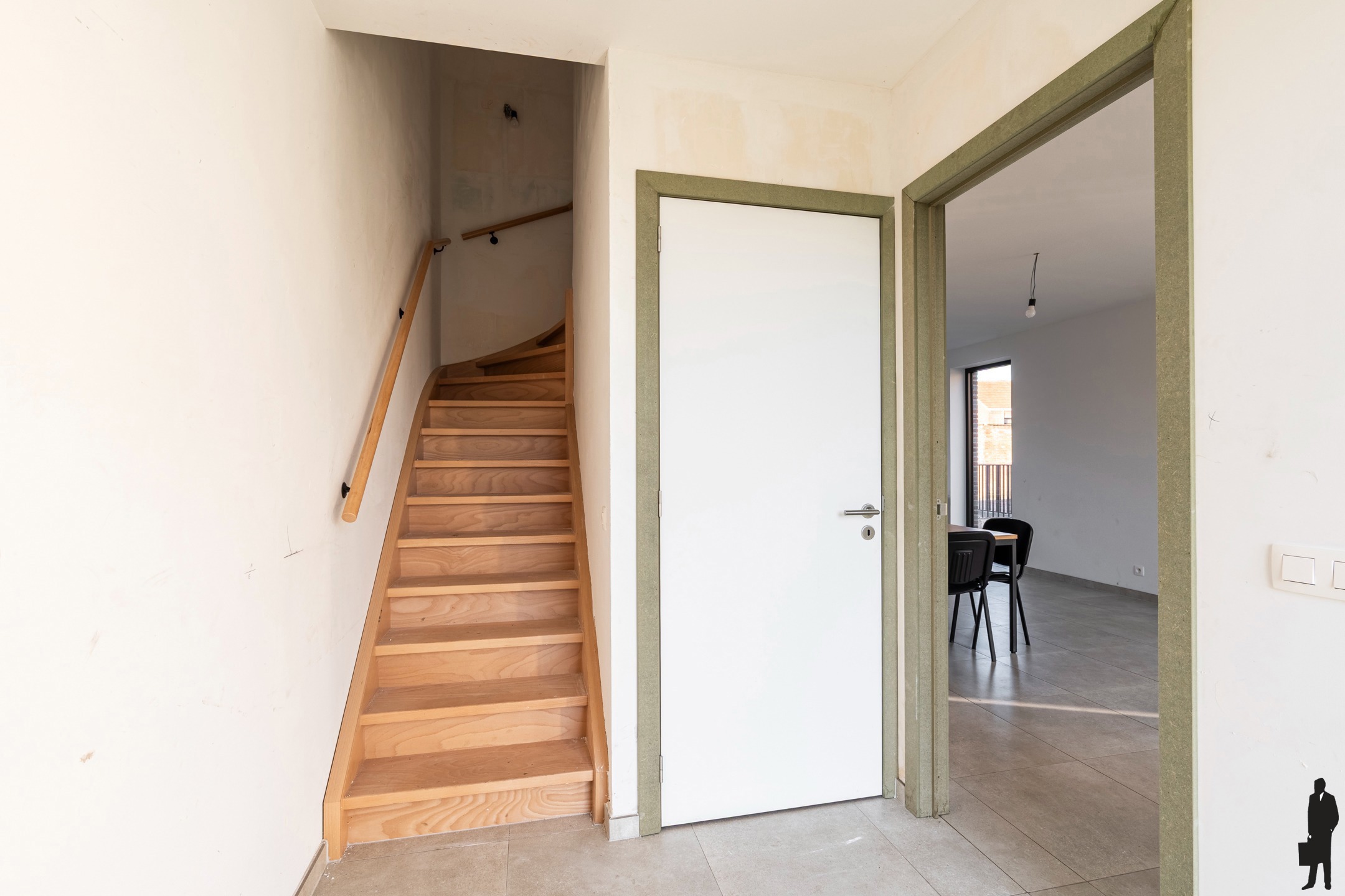 Halfopen woning met 3 slpks, parking en tuin met bijgebouw - foto 3