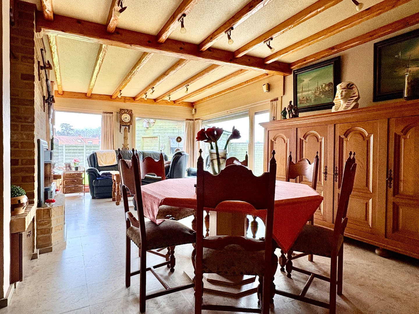 Gelijkvloerse woning op 628 m², 3 slaapkamers, mooi aangelegde tuin en garage. - foto 5