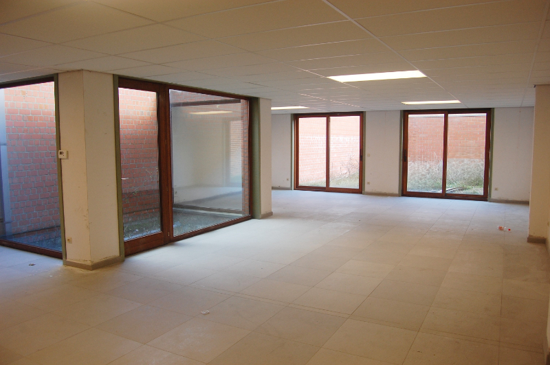 Ruim en centraal gelegen handelspand te koop - foto 3