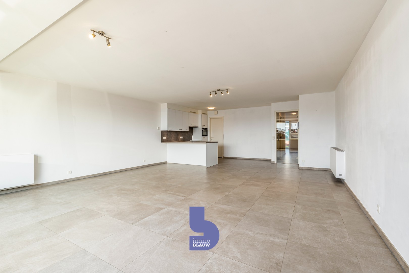 Stijlvol gelijkvloers appartement met zonnige tuin in recente residentie te Bredene - foto 4