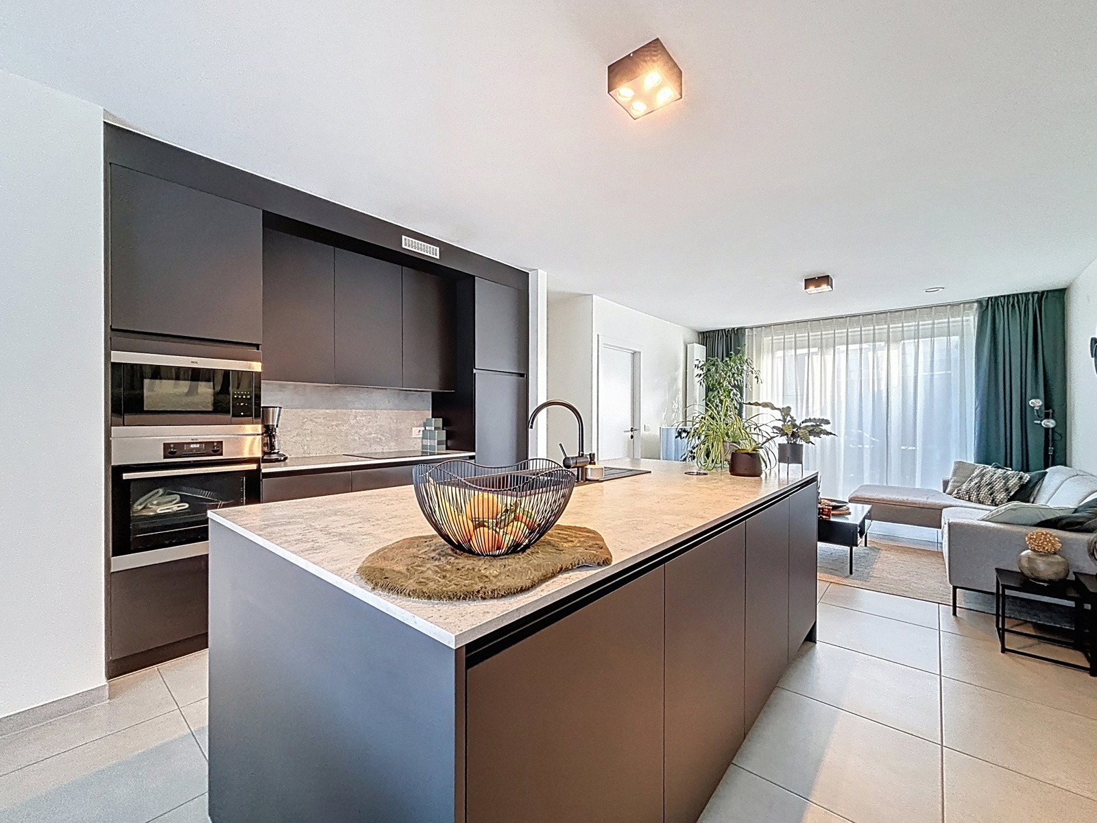 Rustig gelegen woning met dubbele garage en uitweg achteraan - foto 5