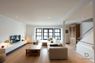 Véél ruimte, terras én tuin: lichtrijk 3 slaapkamer - triplex appartement in hartje Schilde! Ontdek deze unieke verborgen parel midden in het dorp...