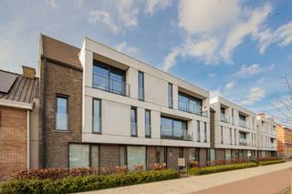 Recent en kwalitatief afgewerkt duplexappartement gelegen op de tweede verdieping, in het centrum van Stabroek. Het appartement beschikt over...