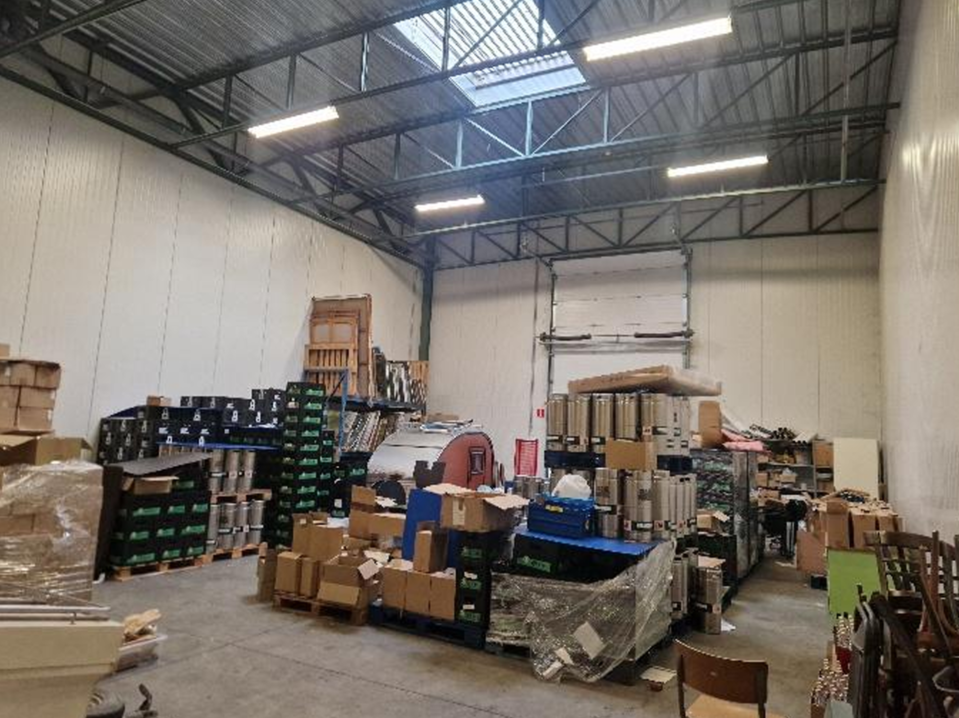 Magazijn te huur met een oppervlakte van 150 m².  - foto 2