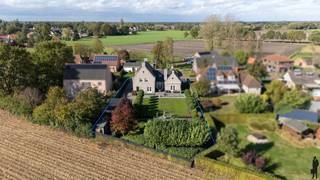 Ruime villa gebouwd in 2004 gelegen in een rustige wijk te Poppel op een perceel van ca. 1.429 m² . De villa biedt u o.a. 3 slaapkamers, 2...