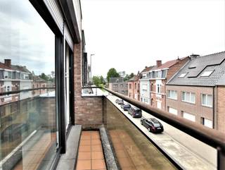 Ruim 2-slaapkamerappartement met terras en garagebox te Sint-Gillis-DendermondeDit appartement is gunstig gelegen op de tweede verdieping van deze...