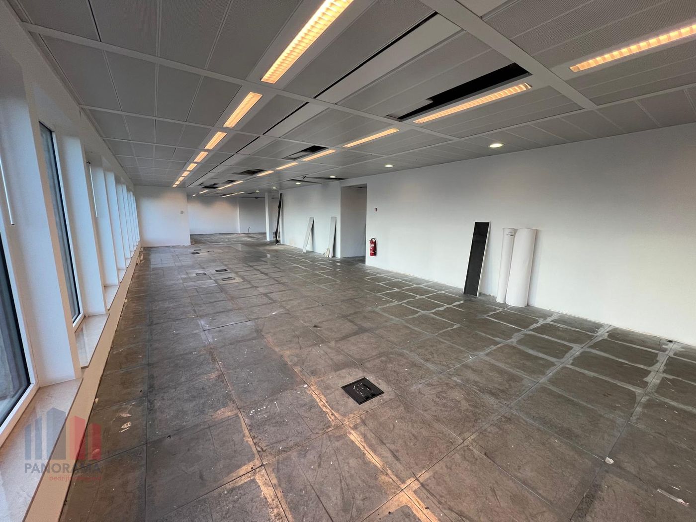 371 m² lichtrijke kantoren met zichtlocatie vanaf R0 te Zellik - foto 4