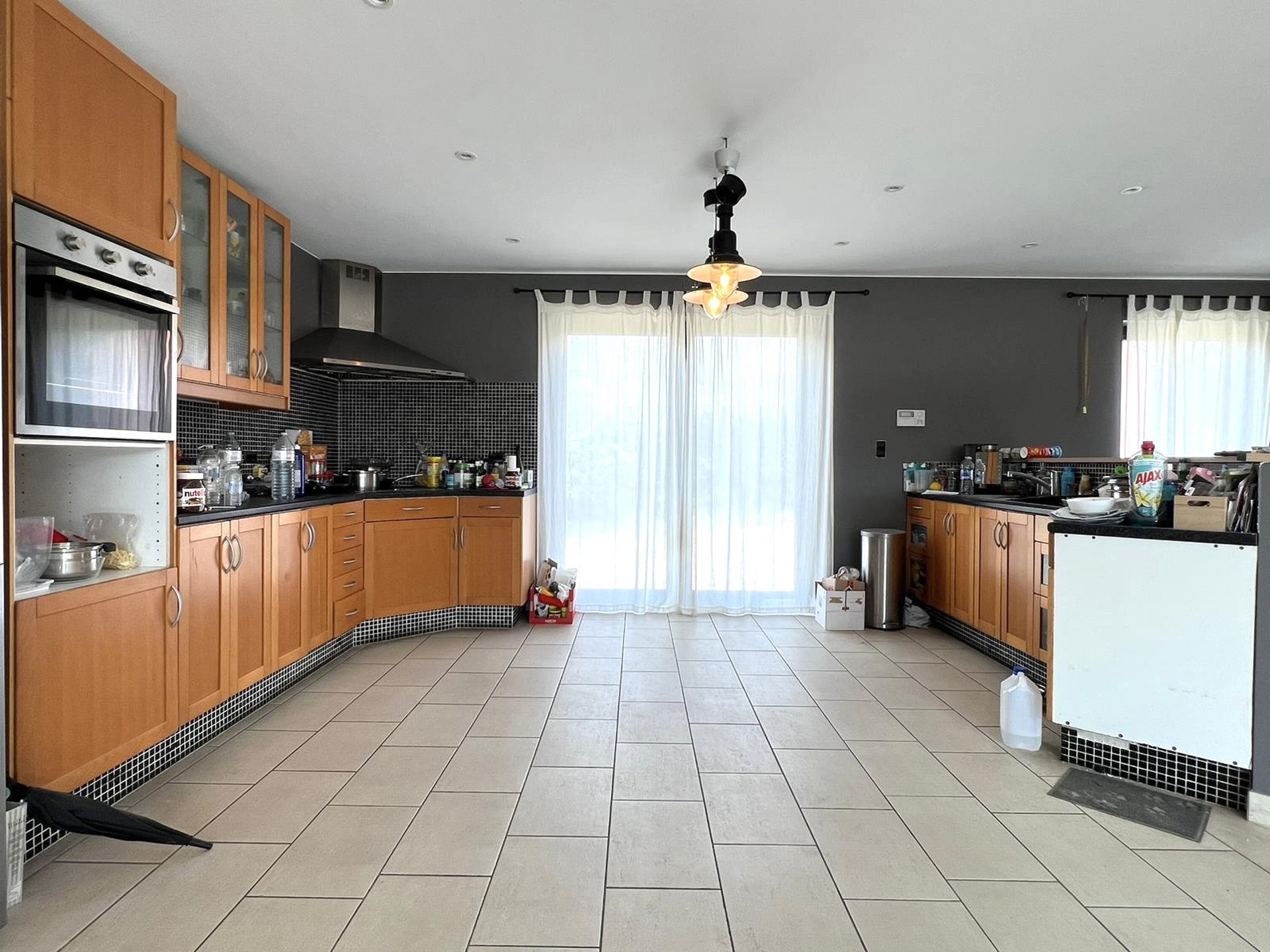 SOLIDE WONING met PRACHTIG ZICHT achteraan en VEEL POTENTIEEL!!! - foto 4