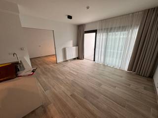 Immo Pické biedt U deze zeer recente serviceflat aan gelegen in het centrum van Halle en bijgevolg in de onmiddellijke omgeving van scholen,...