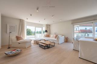 Sublime corner apartment with no less than 3 terraces.Layout : entrance hall with direct access to the elevator. Lobby and guest toilet. Large open...