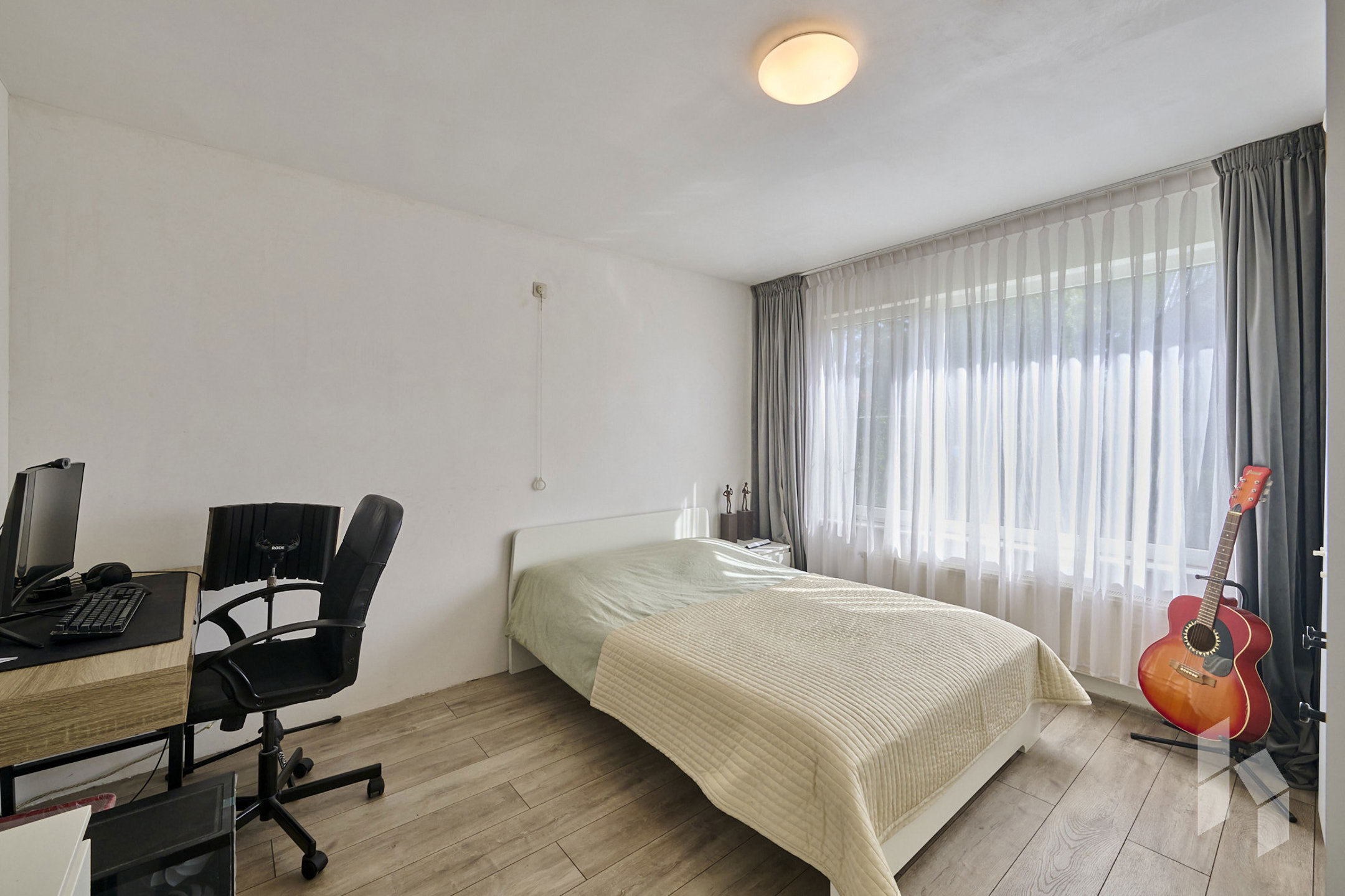 Gerenoveerde vrijstaande bungalow met garage op ruim perceel - foto 4