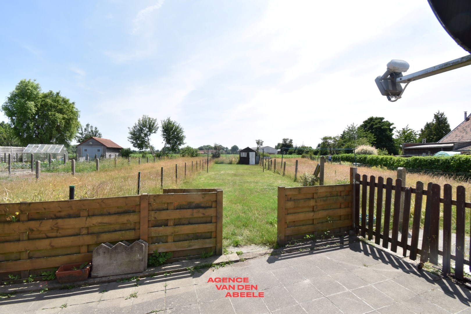 Te renoveren woning met 2 slaapkamers en fantastische tuin - foto 1