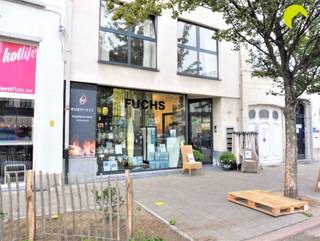 Ruime handelszaak (ca. 210m²) op een super interessante locatie in centrum Antwerpen, de Paardenmarkt! Het pand beschikt over een raambreedte van...