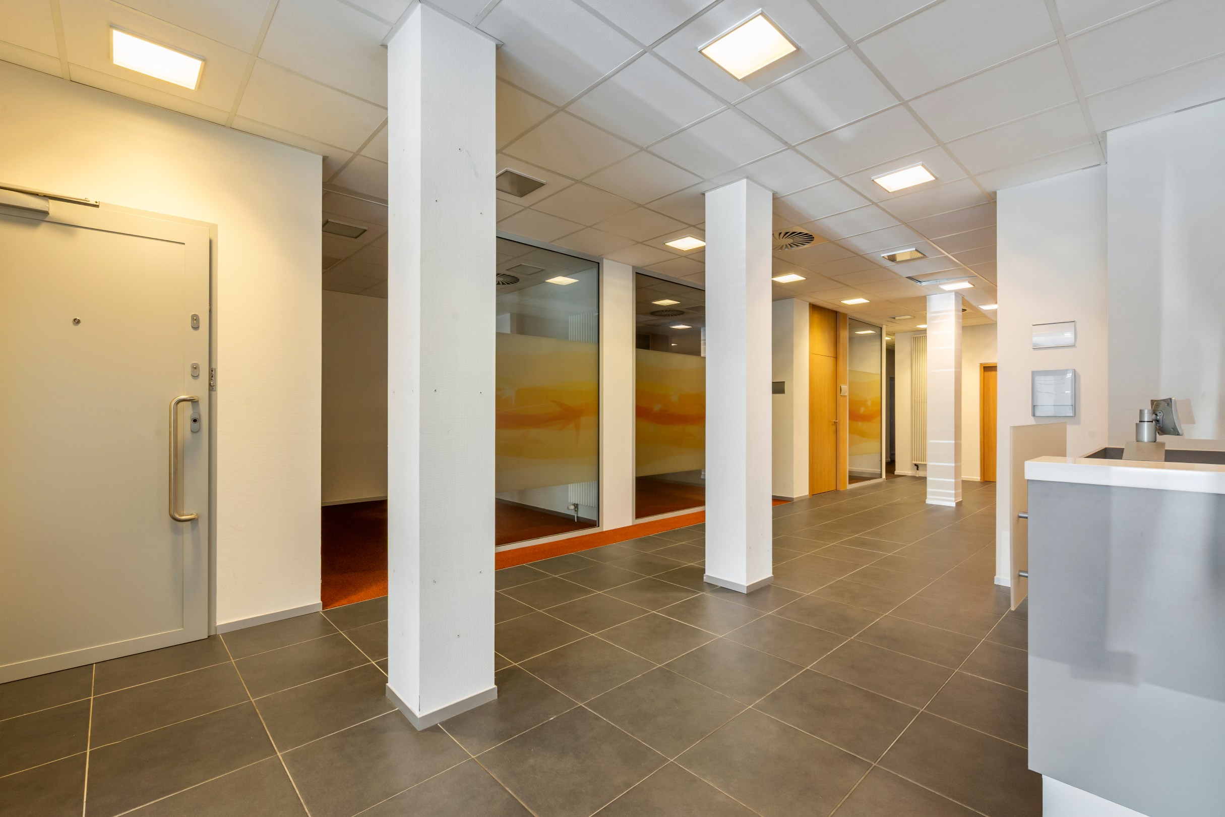 Ruim handelspand met bovenliggend duplex appartement in centrum Hoogstraten! - foto 3