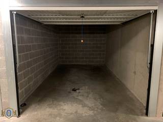 Hebt u nood aan stockage, bergplaats voor auto en/of fiets, mis uw kans niet!Gelegen in de residentie "Theresianenhof", het vroegere Weylerhof in de...