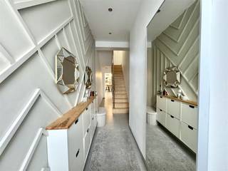 Starting price 309.000 EURDiscover this beautifully renovated, spacious family home in a very quiet street of Boom, extremely strategically located...