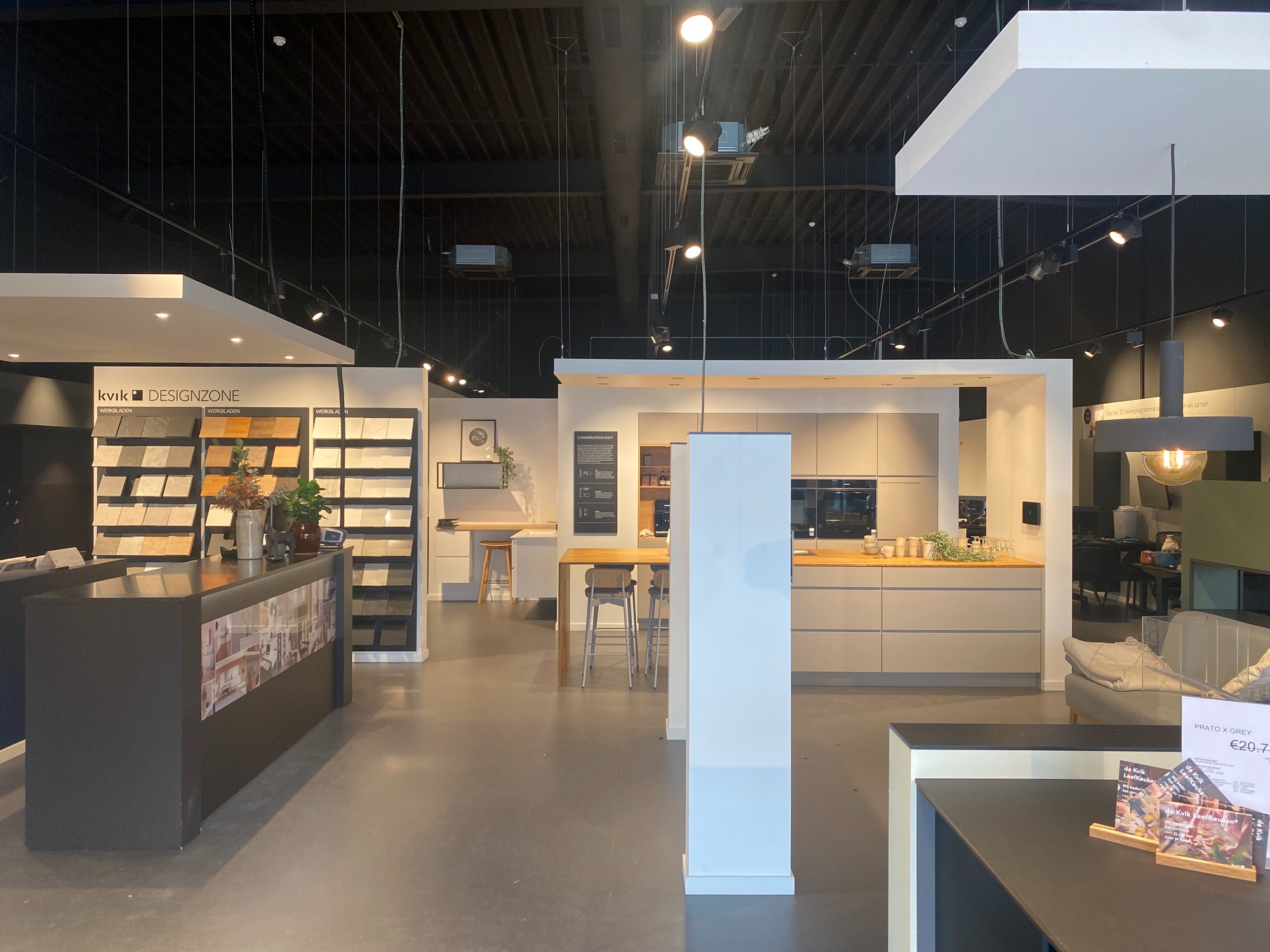 commercieel gelegen BAANWINKEL met veel parkingmogelijkheden | Gentseweg Waregem - foto 2