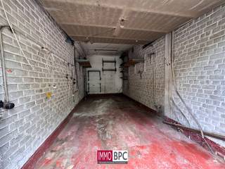 Spacieuse box de garage avec accès direct au rez-de-chaussée, idéalement située...