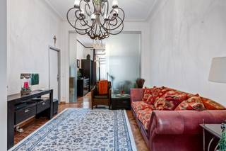 Welkom in de Plankenbergstraat in Deurne, waar dit verrassend ruime en karaktervolle huis klaarstaat om jouw nieuwe thuis te worden. Achter...