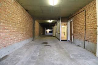 Het magazijn is gelegen aan de Kreglingerstraat in Deurne, vlakbij de E19 en de Antwerpse Ring.De oppervlakte van het magazijn bedraagt 225 m² en...