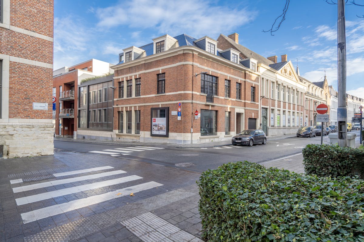 Handelsgelijkvloers te koop op topligging in Kortrijk - foto 1