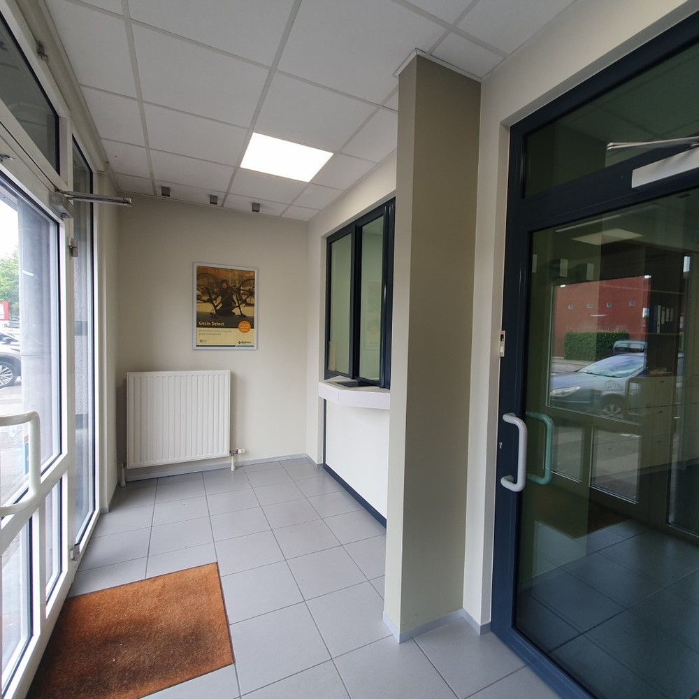 Handelspand met goede zichtbaarheid in het centrum van Neerpelt - foto 4