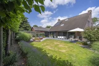 Cette villa prête à emménager à Courtrai est une excellente opportunité pour ceux qui recherchent une maison lumineuse et économe en énergie avec...