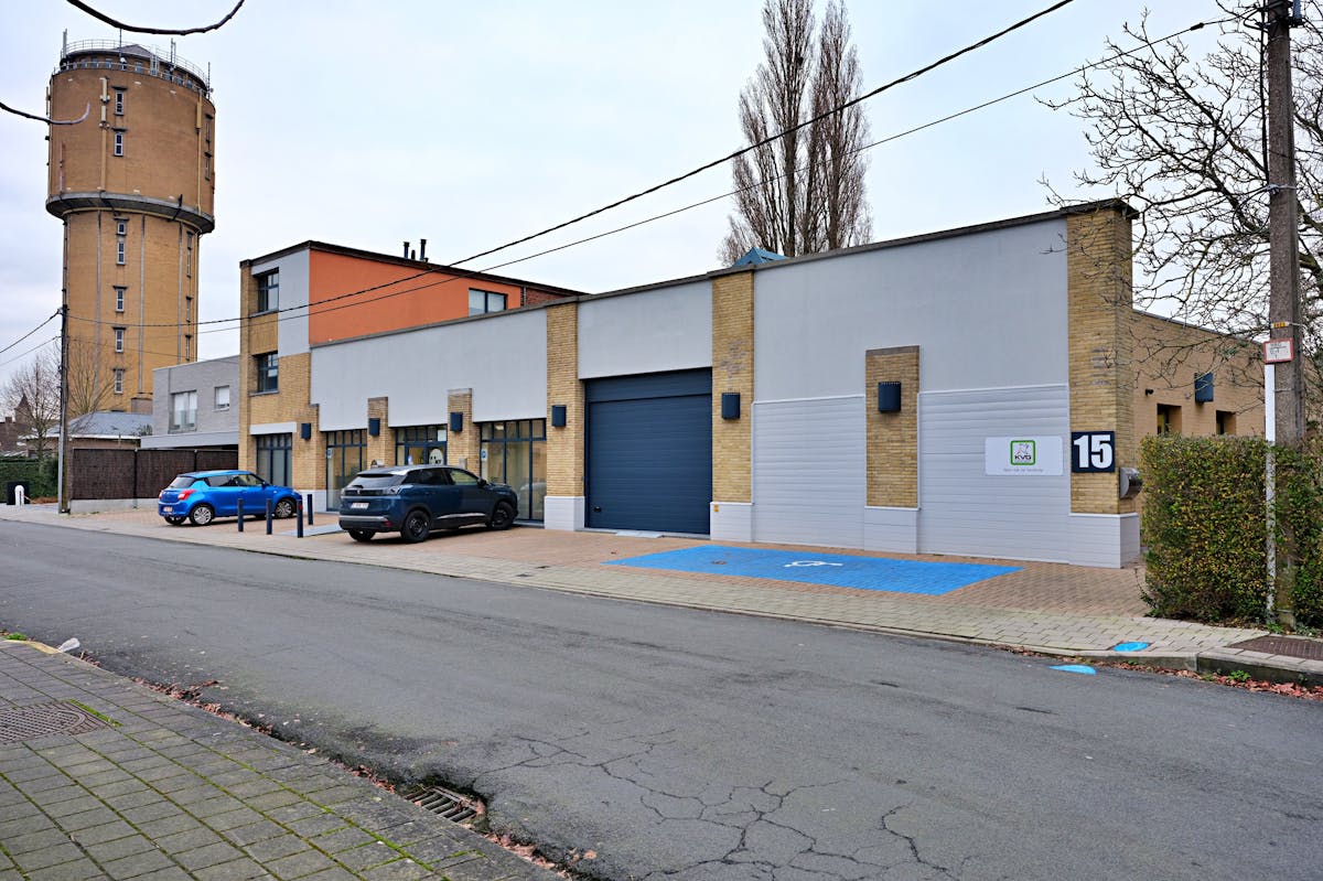 Kantoor van ca. 63 m² op tweede verdiep te Roeselare - foto 2