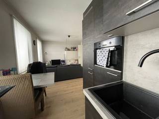 <p><span>Modern apartment with parking space: Entryway, living room with modern open-concept kitchen: stovetop, range hood, combination oven, refrigerator, freezer, dishwasher.  Bathroom with shower and space for a washing machine, bedroom with built-in closet, parking space. Common area fees: 50 euros/month (billed separately).  Energy Performance Certificate (EPC): C, 295 kWh/m².  Available on 08/01/2026.  For more information or to schedule a viewing, call 056.21.58.00 or visit www.immo-lvb, go to the property listing, and schedule an appointment via the calendar.</span></p>