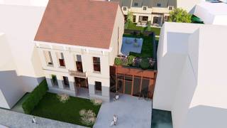 In een charmante zijstraat van het centrum van Bornem wacht een uniek appartement op zijn nieuwe eigenaar. Dit appartement is het enige in het gebouw en maakt deel uit van een exclusief project waarin de authentieke elementen van de oorspronkelijke woning op een meesterlijke manier werden behouden en gecombineerd met modern wooncomfort.<br />Bij binnenkomst voelt u meteen de luxe en privacy die dit appartement biedt. Dankzij de private lift bereikt u rechtstreeks uw ruime woonst, zonder enige buren. De bewoonbare oppervlakte is uitzonderlijk groot, met een indeling die licht en ruimte perfect benut.<br />De leefruimte met open keuken loopt uit op een aangenaam terras waar u in alle rust kunt genieten van het buitenleven. Het appartement beschikt daarnaast over drie royale slaapkamers alsook de mogelijkheid om twee volwaardige badkamers te creëren, waardoor het wooncomfort nóg verder verhoogd kan worden.<br />Duurzaamheid en comfort gaan hand in hand dankzij de warmtepomp die het appartement energiezuinig maakt. Daarnaast beschikt u over een afgesloten garage, wat parkeren in het centrum van Bornem moeiteloos maakt.<br />Dit appartement is een unieke kans voor wie exclusiviteit, comfort en karakter zoekt, midden in de levendige sfeer van Bornem. Tenslotte biedt dit appartement de mogelijkheid om het nog helemaal in te richten naar eigen smaak en wensen. <br />Voor meer info over dit unieke appartement mag u contact opnemen met ons kantoor op 052/41.41.94.<br />Referentie: 5323