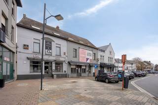 We bieden u graag een mogelijk project aan in de bruisende stationsbuurt van Denderleeuw.Op heden zijn er 3 gebouwen aanwezig onderverdeeld in een...
