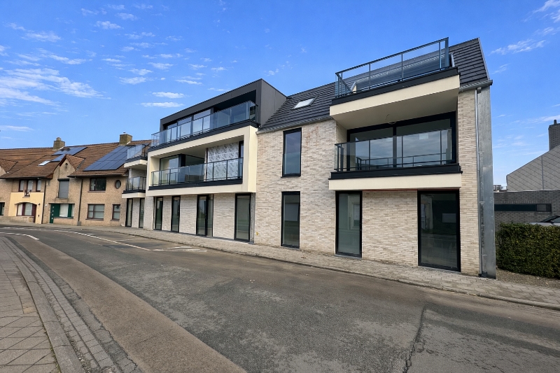 Appartement op eerste verdiep met groot leefterras. - foto 2