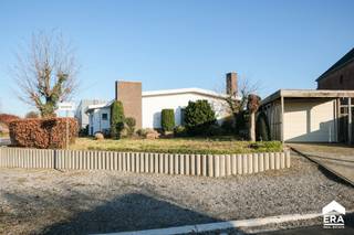 De woning is op een centrale locatie gelegen nabij (Neer)Pelt centrum, scholen, winkels, openbaar vervoer,...Binnen is de woning zeer ruim en is...