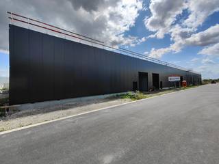 Nieuwbouw KMO-unit met een oppervlakte van +/- 231m² INCLUSIEF privatieve parkeerplaats. De casco magazijnruimtes bestaande uit staalconstructie in...