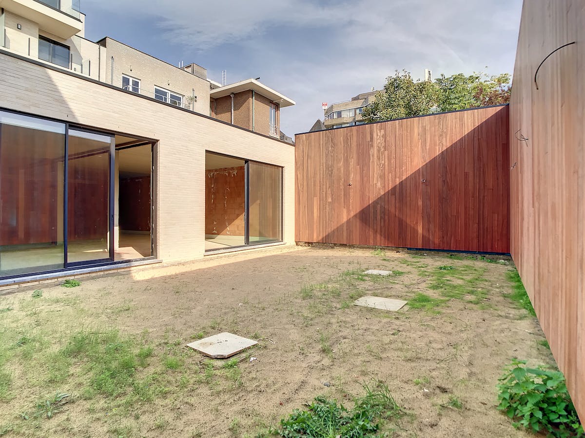 NB handelsruimte met ruime kelder op de Markt in De Panne. - foto 4