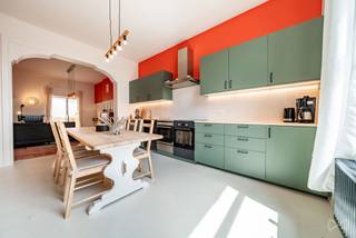 Contact : 071/15.87.87 -> charleroi@weinvest.beWe Invest Charleroi vous présente cette maison entièrement rénovée, idéalement située à Gosselies et...